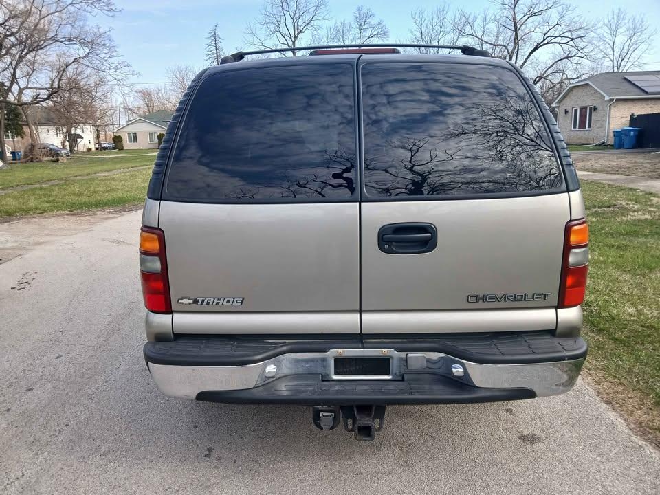 Chevrolet Tahoe 4dr 4WD LS 2001
