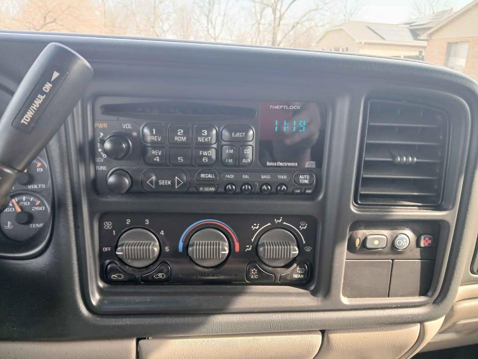 Chevrolet Tahoe 4dr 4WD LS 2001