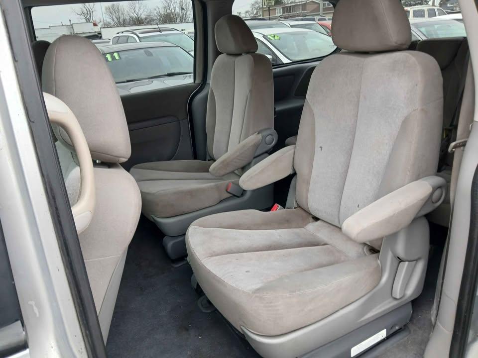 Kia Sedona 4dr LWB LX 2011