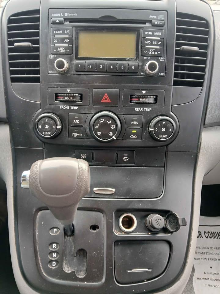 Kia Sedona 4dr LWB LX 2011