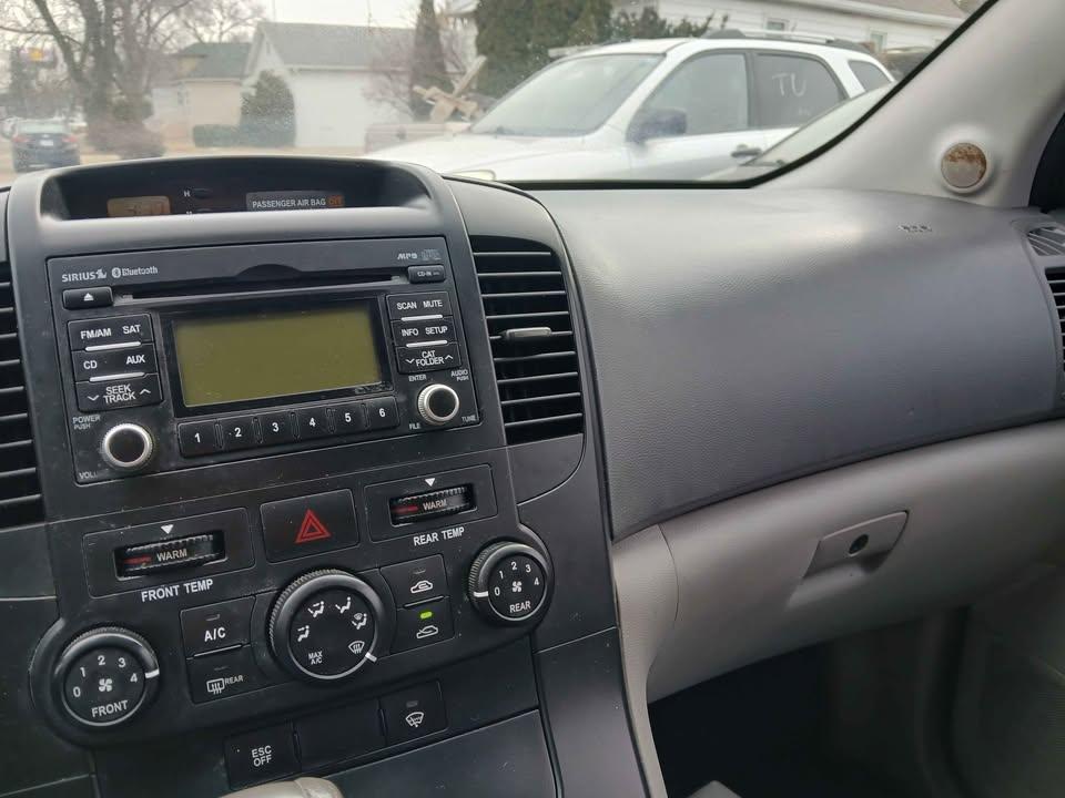 Kia Sedona 4dr LWB LX 2011