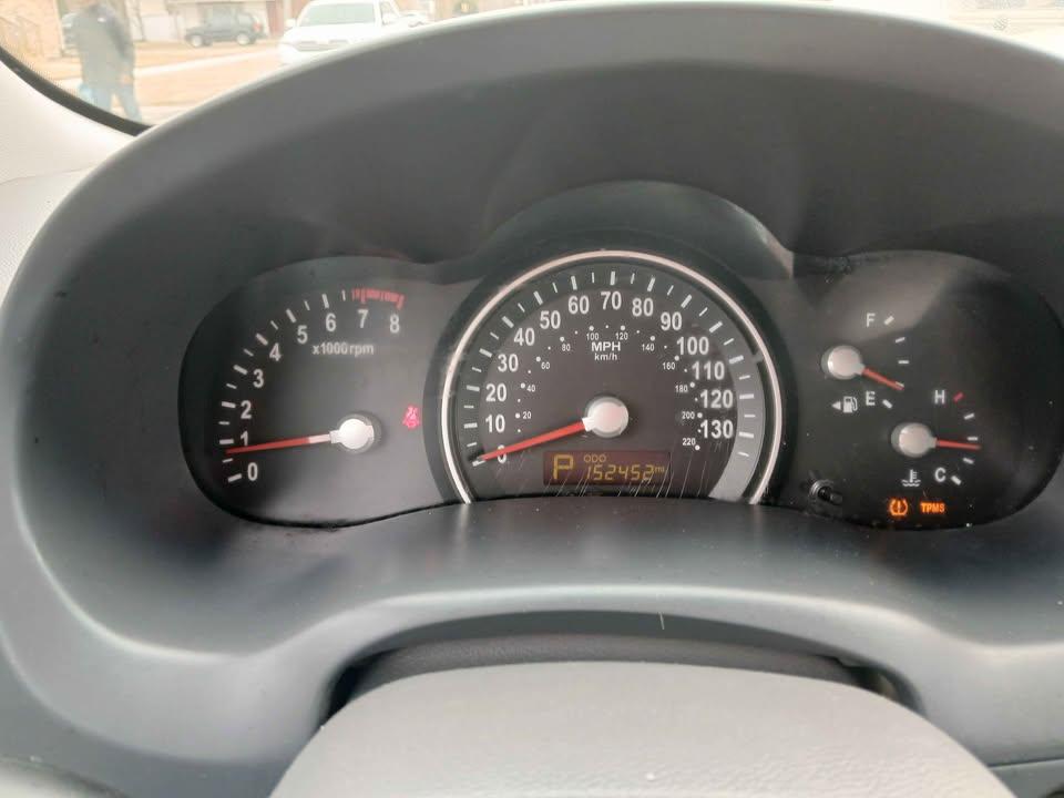 Kia Sedona 4dr LWB LX 2011