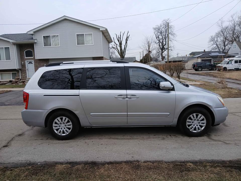 Kia Sedona 4dr LWB LX 2011