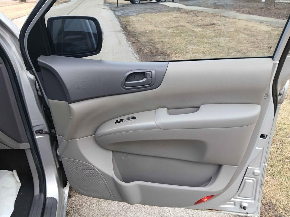 Kia Sedona 4dr LWB LX 2011