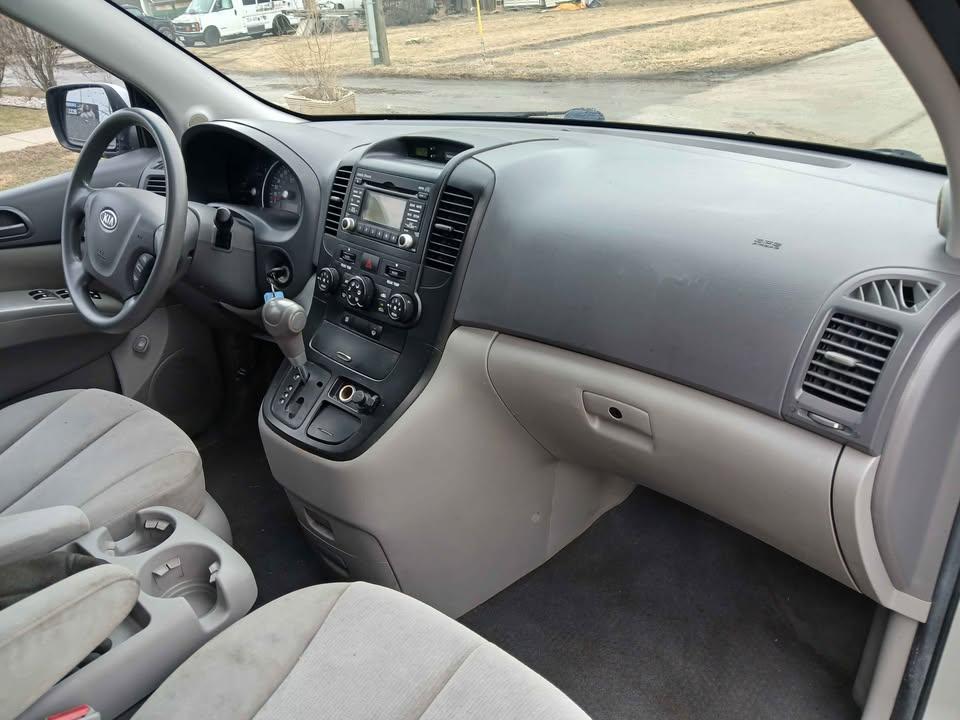 Kia Sedona 4dr LWB LX 2011