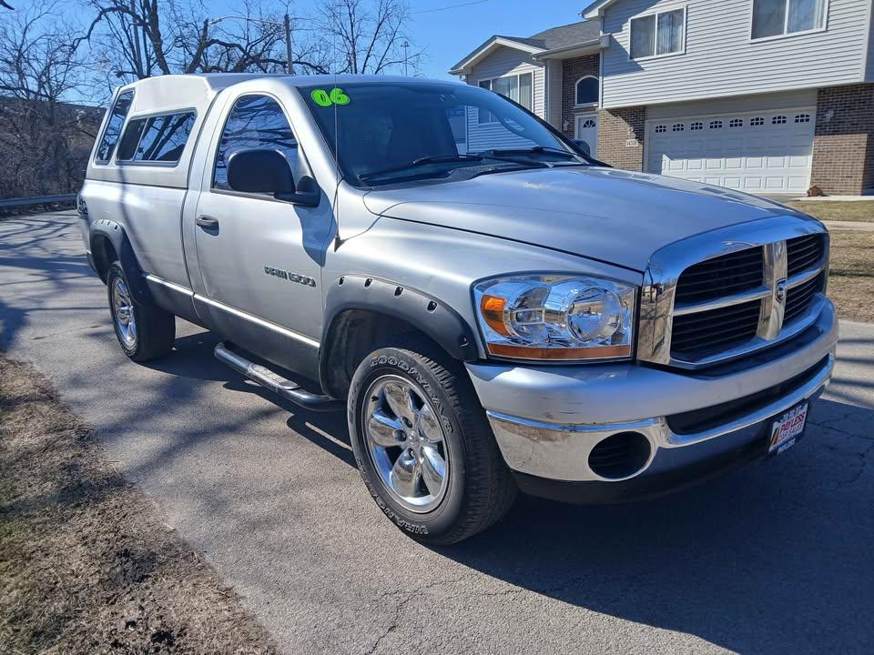 Dodge Ram 1500 2dr Reg Cab 140.5 4WD SLT 2006
