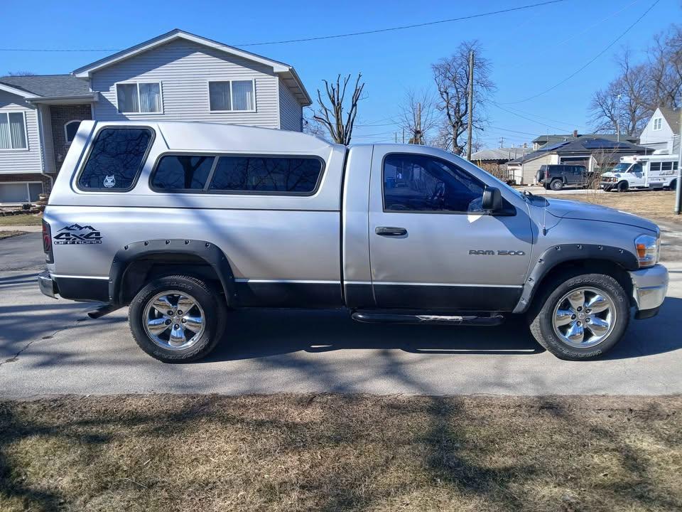 Dodge Ram 1500 2dr Reg Cab 140.5 4WD SLT 2006
