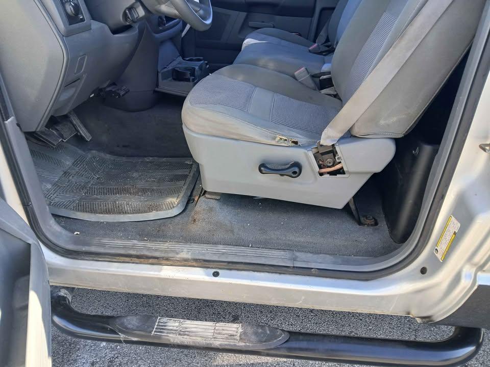 Dodge Ram 1500 2dr Reg Cab 140.5 4WD SLT 2006