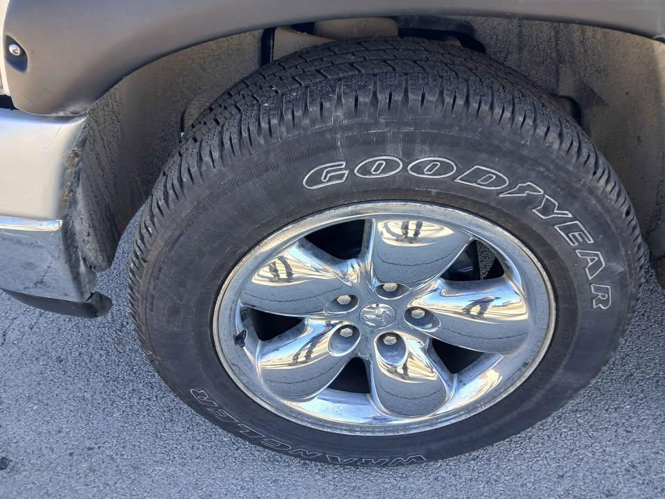 Dodge Ram 1500 2dr Reg Cab 140.5 4WD SLT 2006