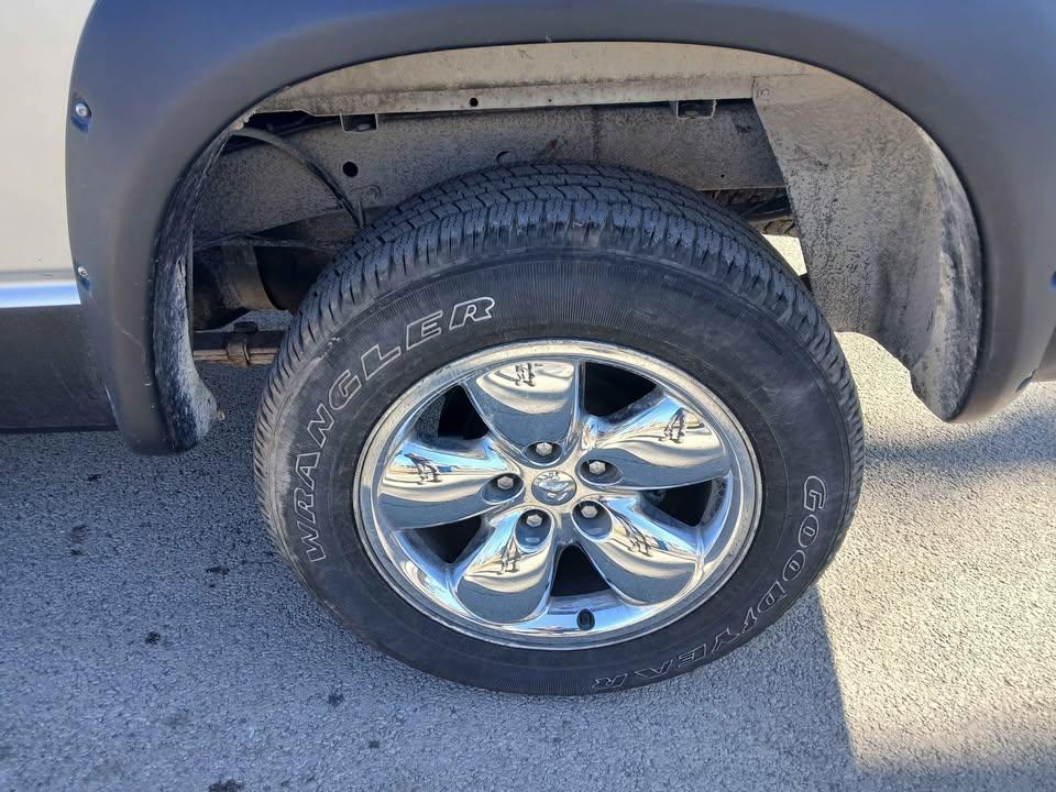 Dodge Ram 1500 2dr Reg Cab 140.5 4WD SLT 2006