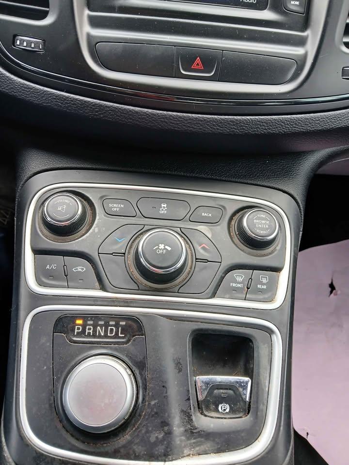 Chrysler 200 4dr Sdn S FWD 2015