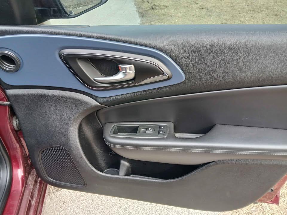 Chrysler 200 4dr Sdn S FWD 2015