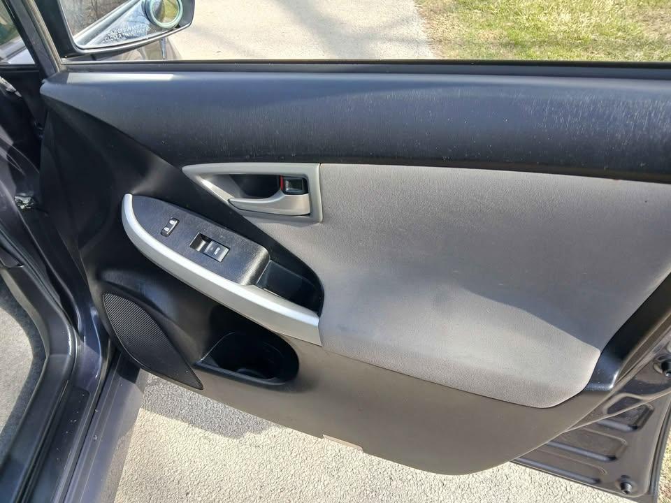 Toyota Prius 5dr HB Three (Natl) 2012