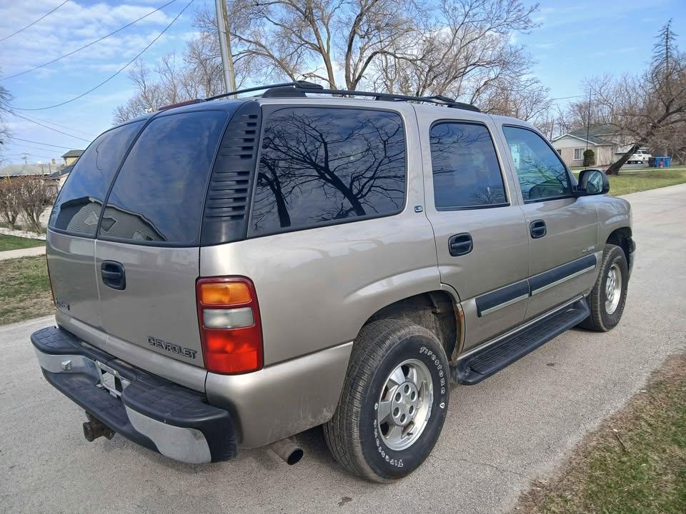 Chevrolet Tahoe 4dr 4WD LS 2001