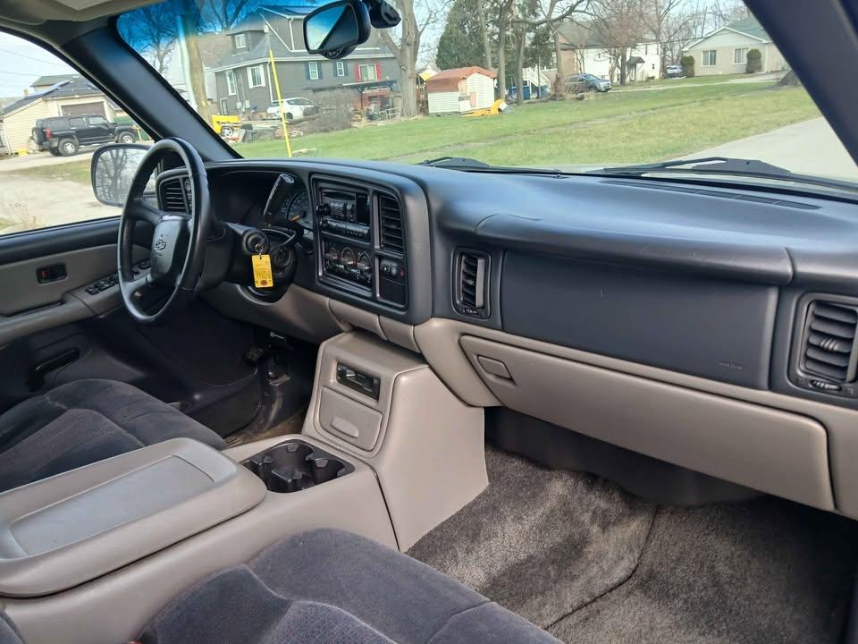 Chevrolet Tahoe 4dr 4WD LS 2001