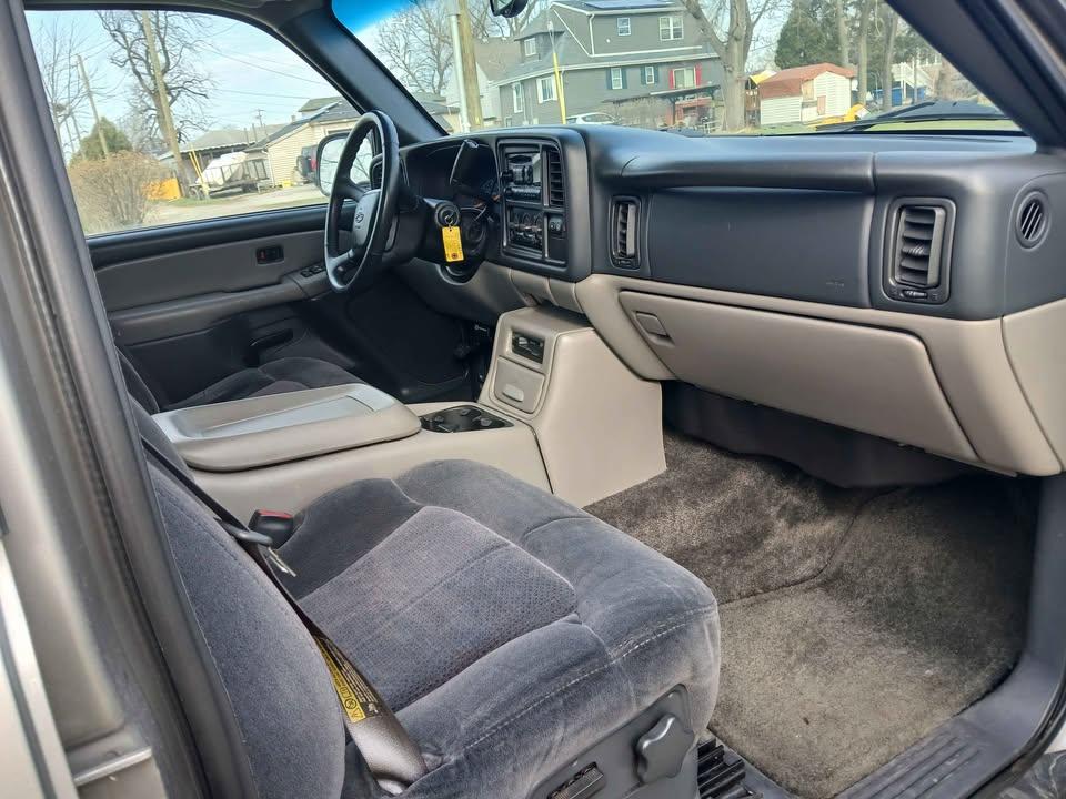 Chevrolet Tahoe 4dr 4WD LS 2001