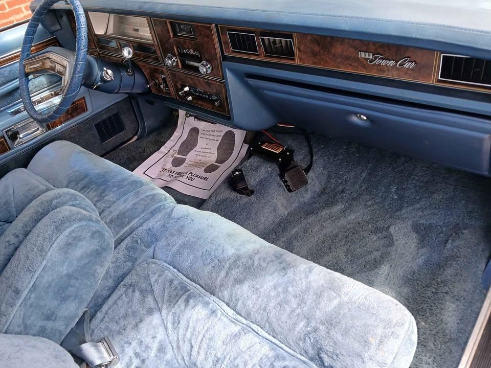 Lincoln Town Car 4dr Sdn Cartier 1979