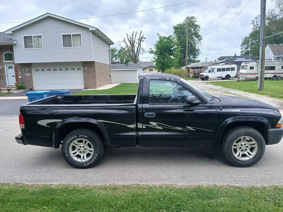 Dodge Dakota 2dr Reg Cab 112" WB Base 2004