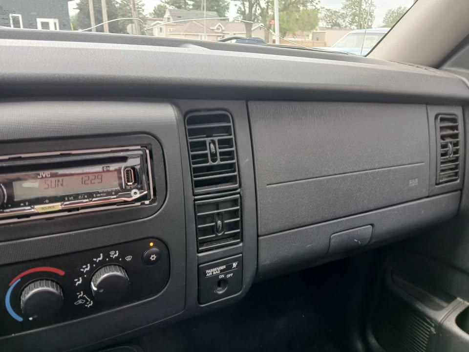 Dodge Dakota 2dr Reg Cab 112" WB Base 2004