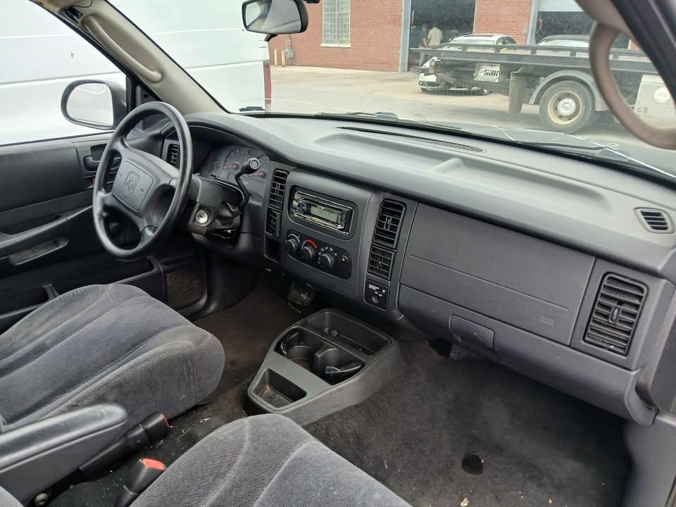 Dodge Dakota 2dr Reg Cab 112" WB Base 2004