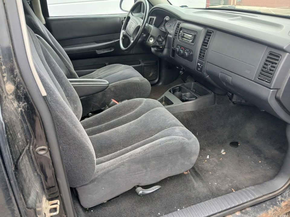 Dodge Dakota 2dr Reg Cab 112" WB Base 2004
