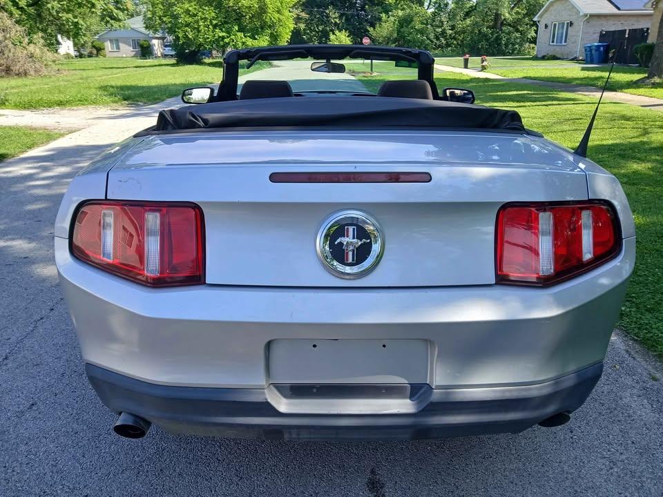 Ford Mustang 2dr Conv V6 2012