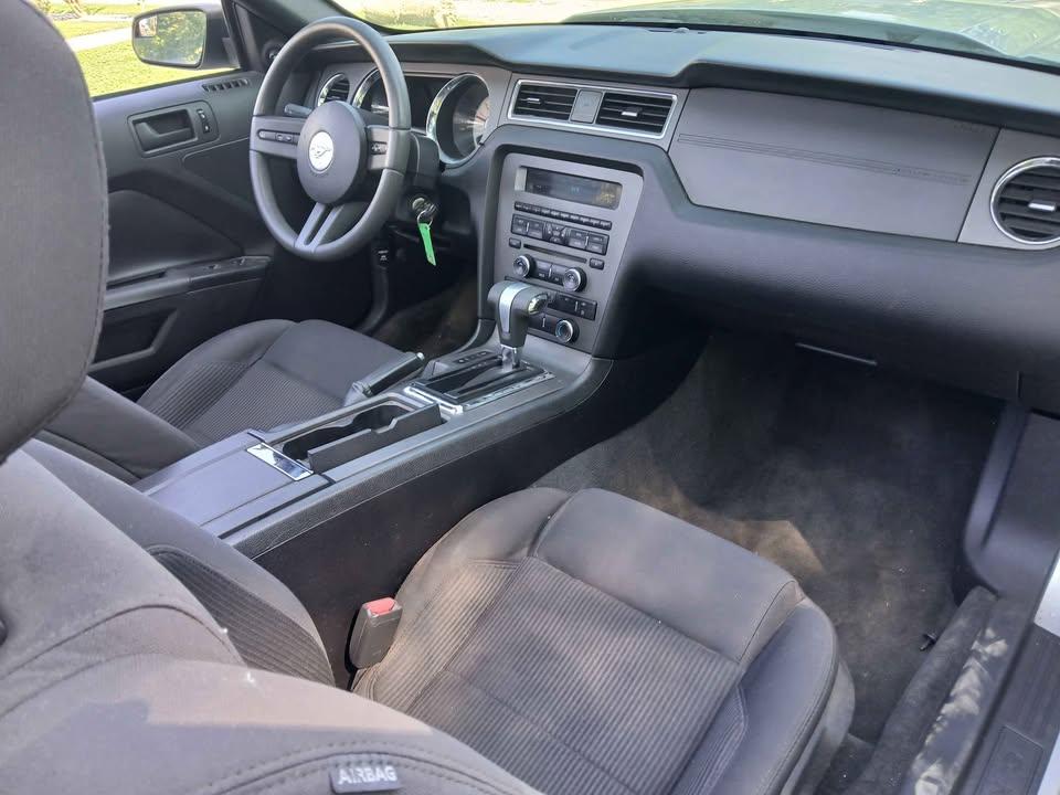 Ford Mustang 2dr Conv V6 2012