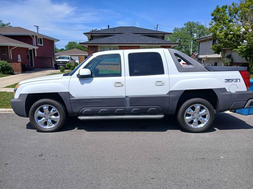 Chevrolet Avalanche 1500 5dr Crew Cab 130" WB 4WD 2003