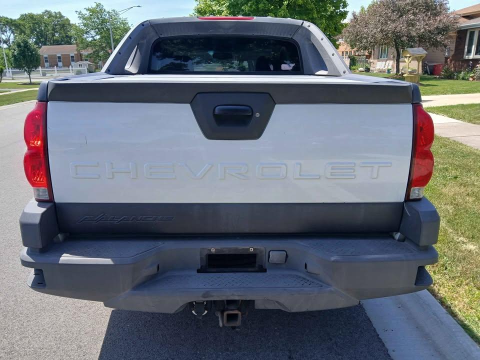 Chevrolet Avalanche 1500 5dr Crew Cab 130" WB 4WD 2003