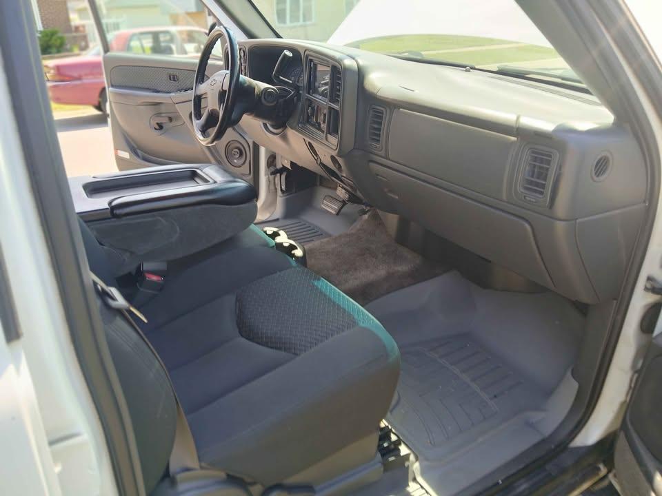 Chevrolet Avalanche 1500 5dr Crew Cab 130" WB 4WD 2003