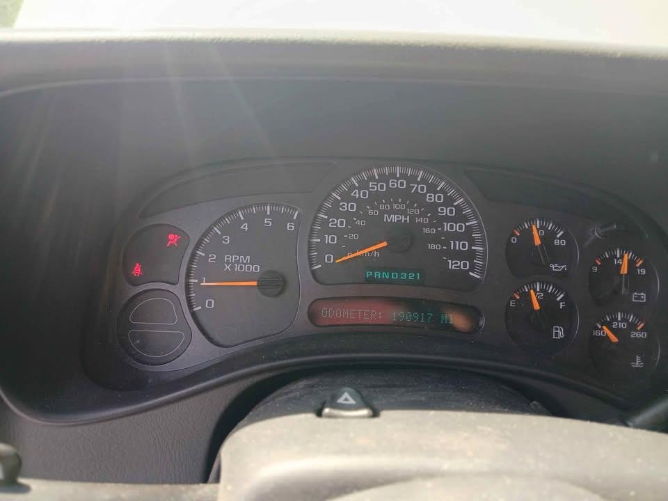 Chevrolet Avalanche 1500 5dr Crew Cab 130" WB 4WD 2003