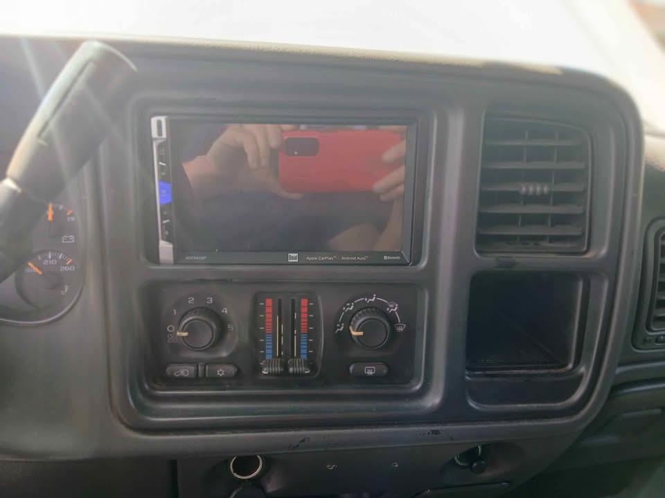 Chevrolet Avalanche 1500 5dr Crew Cab 130" WB 4WD 2003
