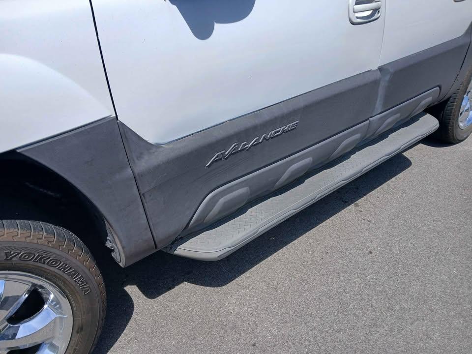 Chevrolet Avalanche 1500 5dr Crew Cab 130" WB 4WD 2003