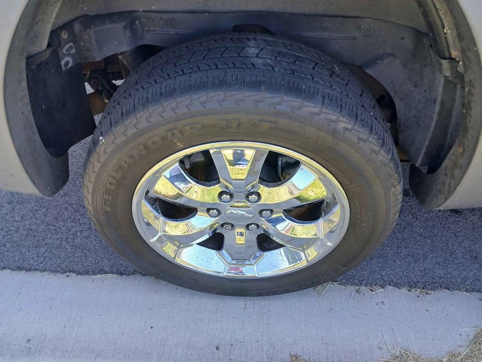 Chevrolet Avalanche 1500 5dr Crew Cab 130" WB 4WD 2003