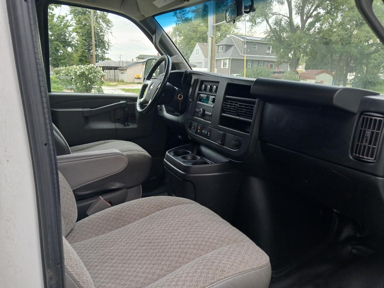 Chevrolet Express Cargo Van RWD 2500 135" 2018