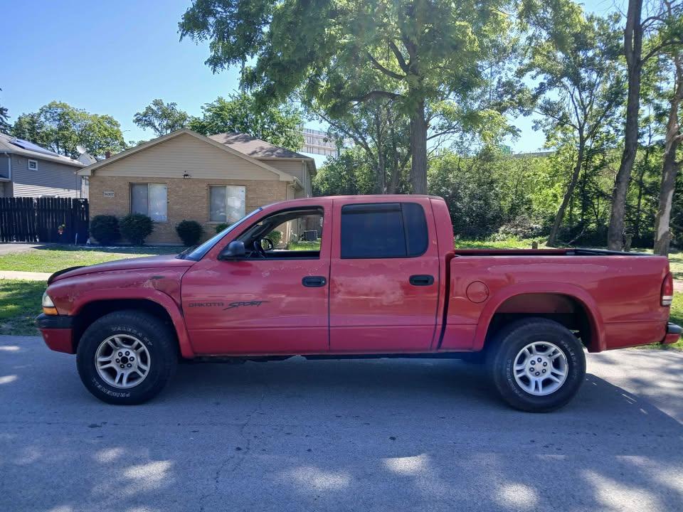 Dodge Dakota Quad Cab 131" WB 4WD Sport 2001