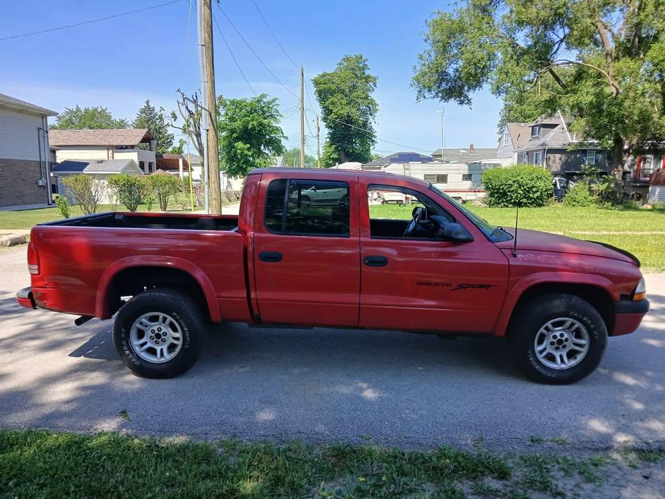 Dodge Dakota Quad Cab 131" WB 4WD Sport 2001