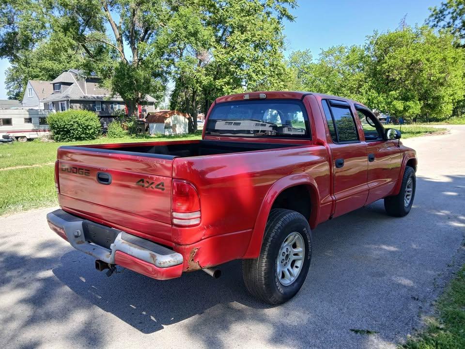 Dodge Dakota Quad Cab 131" WB 4WD Sport 2001