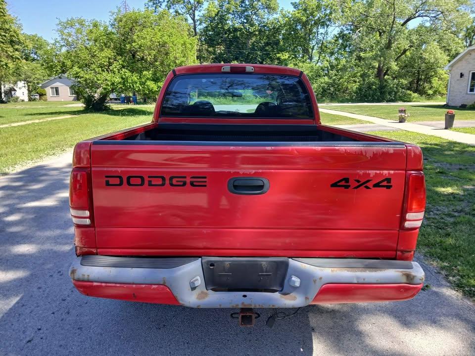 Dodge Dakota Quad Cab 131" WB 4WD Sport 2001
