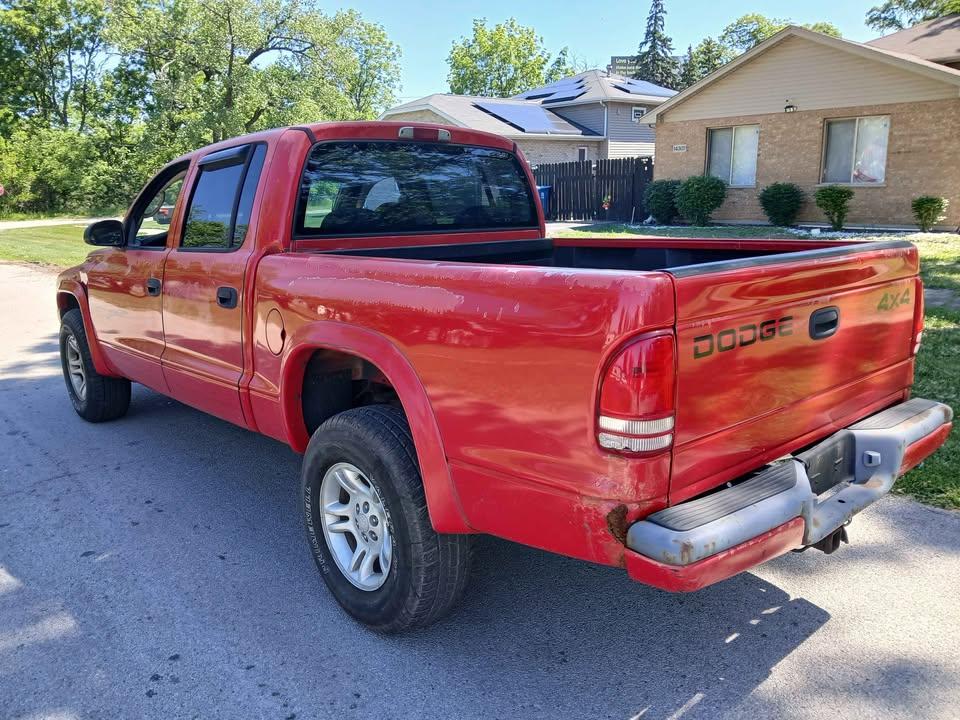 Dodge Dakota Quad Cab 131" WB 4WD Sport 2001