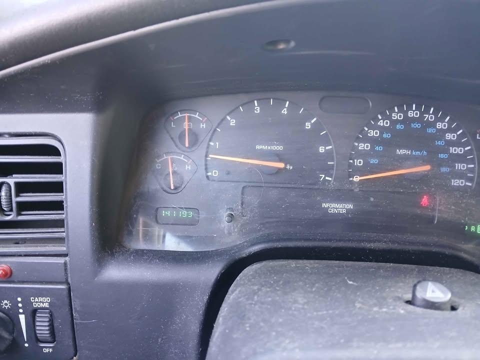 Dodge Dakota Quad Cab 131" WB 4WD Sport 2001