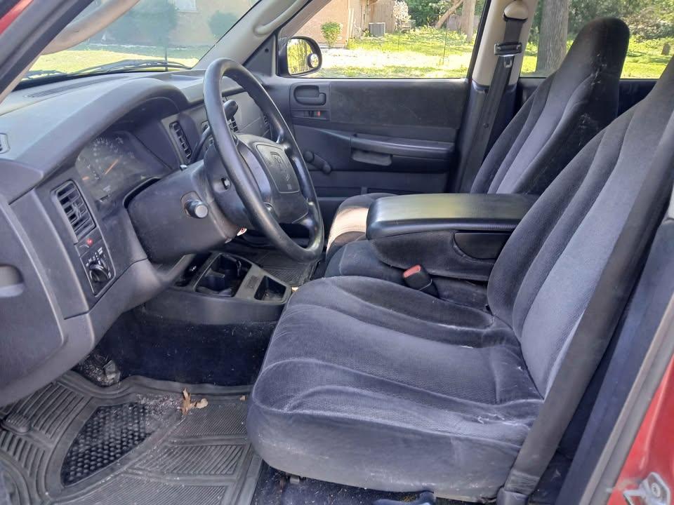 Dodge Dakota Quad Cab 131" WB 4WD Sport 2001