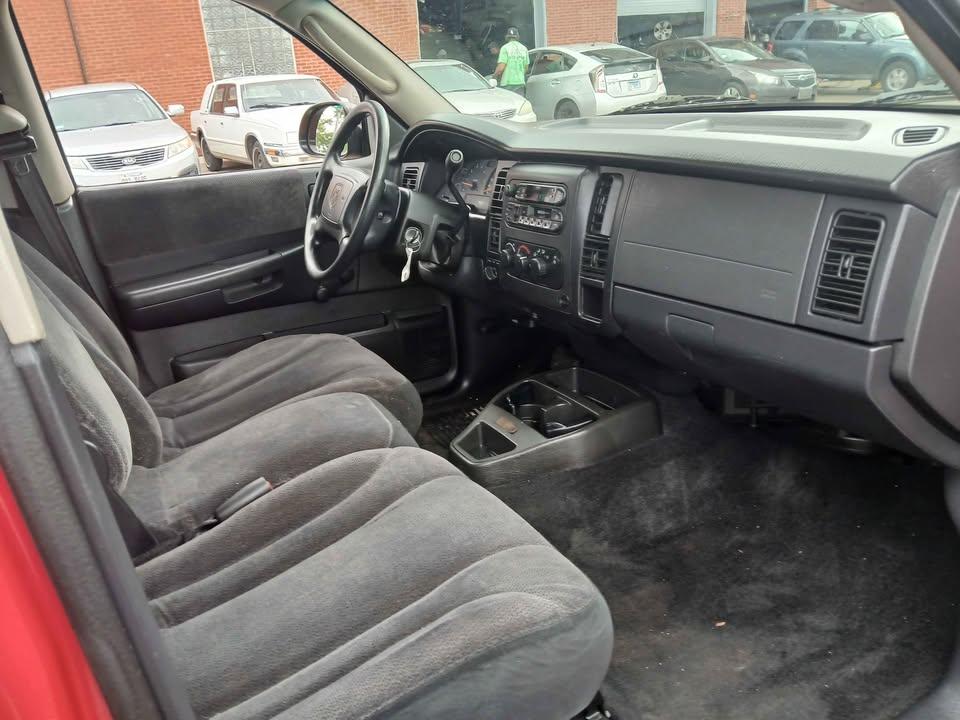 Dodge Dakota Quad Cab 131" WB 4WD Sport 2001