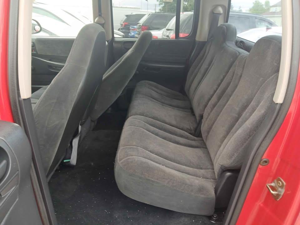 Dodge Dakota Quad Cab 131" WB 4WD Sport 2001