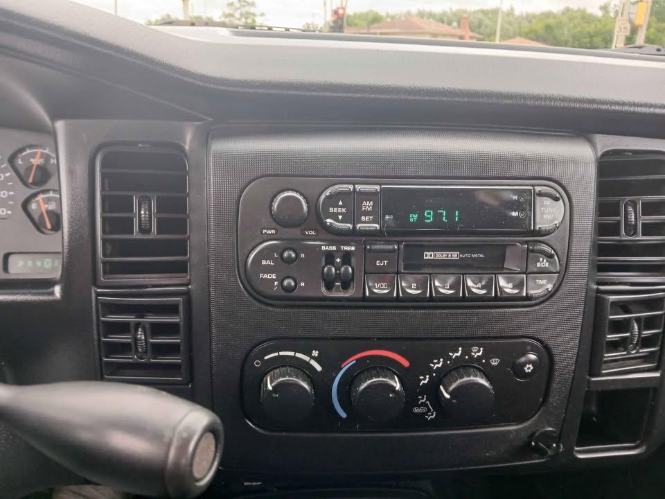 Dodge Dakota Quad Cab 131" WB 4WD Sport 2001