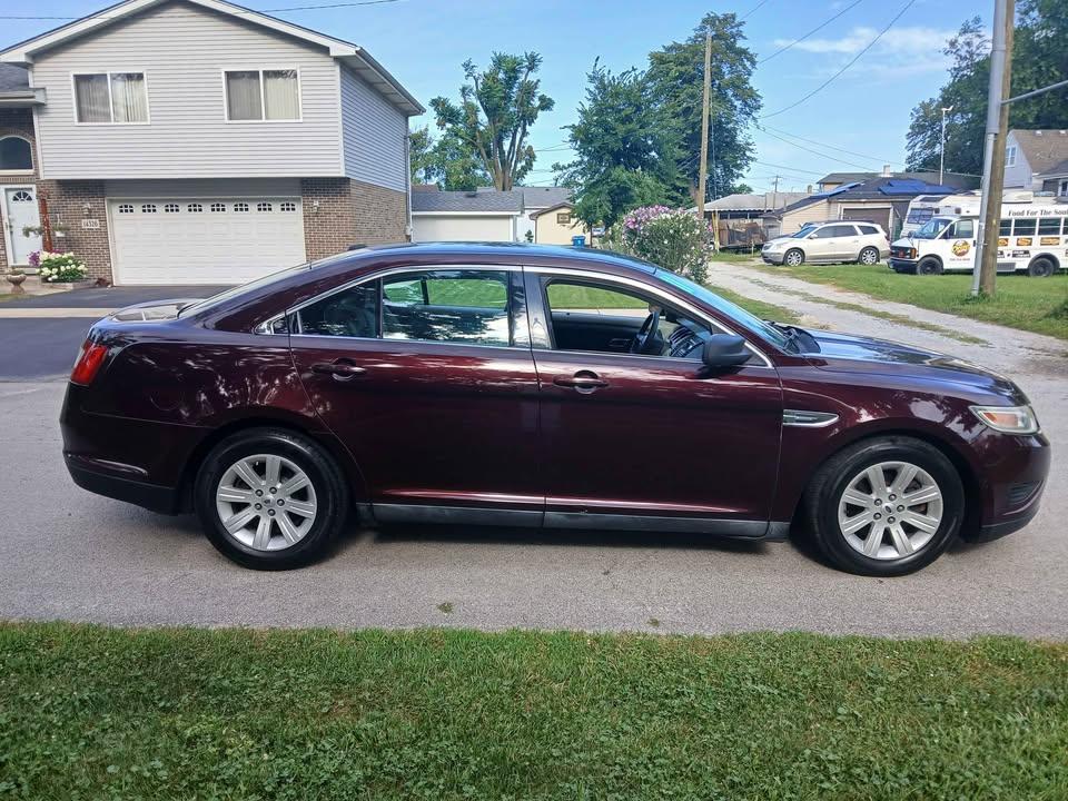 Ford Taurus 4dr Sdn SE FWD 2011