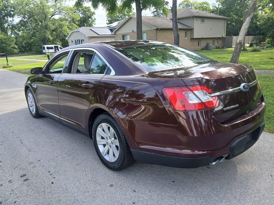 Ford Taurus 4dr Sdn SE FWD 2011