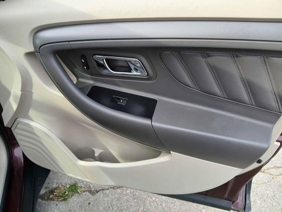 Ford Taurus 4dr Sdn SE FWD 2011