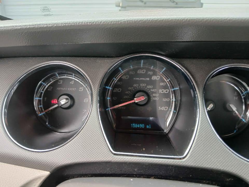 Ford Taurus 4dr Sdn SE FWD 2011