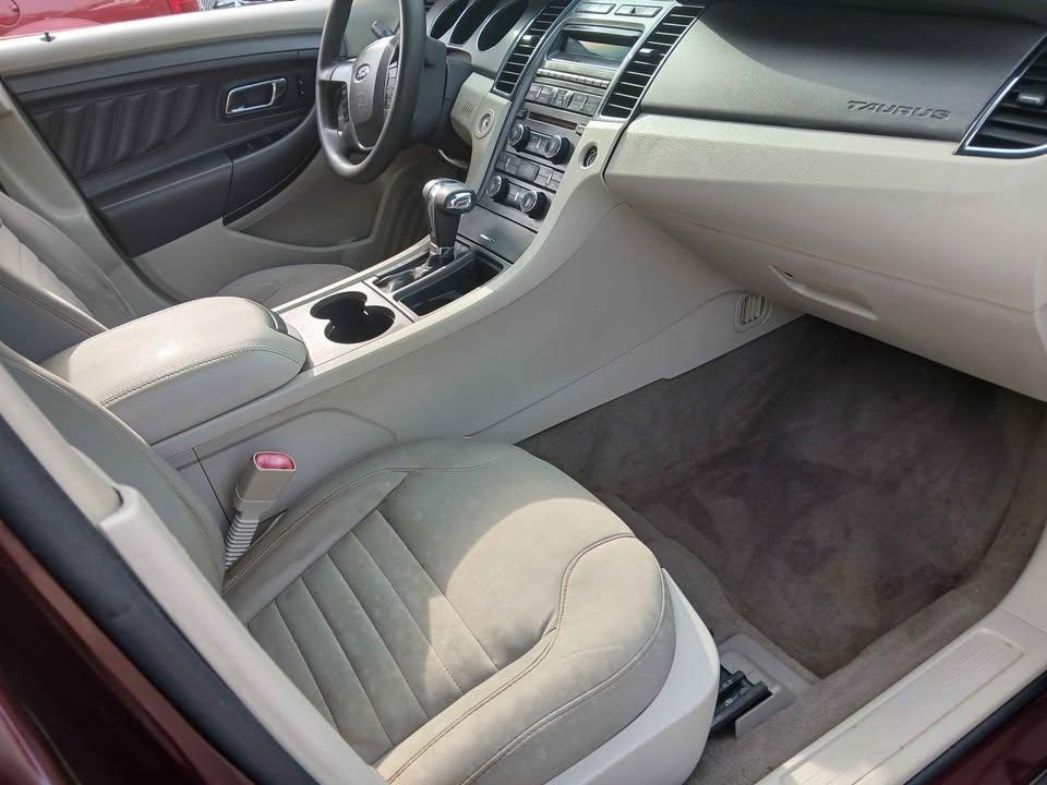 Ford Taurus 4dr Sdn SE FWD 2011